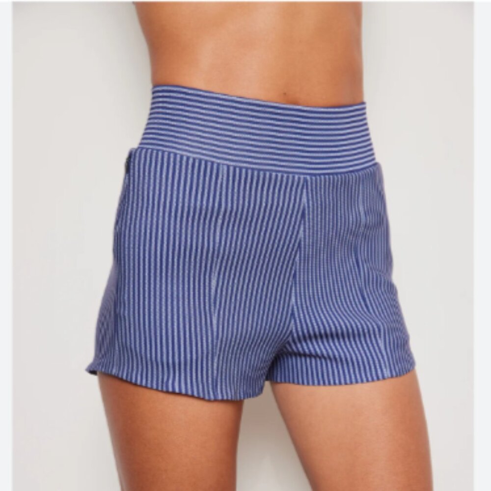 NWT Ultracor Activewear Shorts 6Stripe Caelum Plush City Shorts XS
